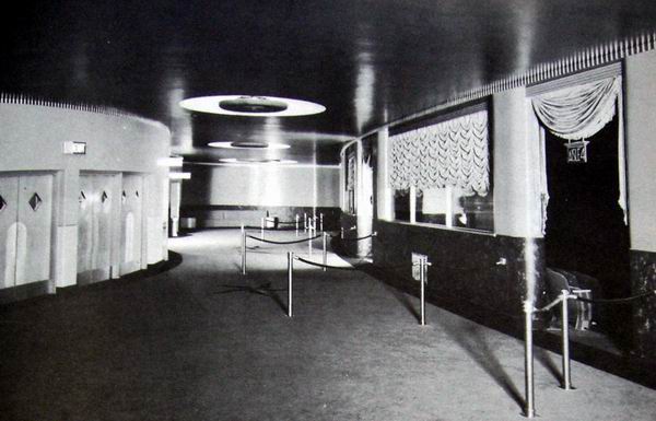 Royal Theatre - From Mike Rivest Movie-Theater Org (newer photo)